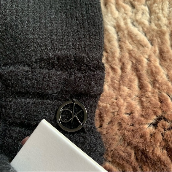 Calvin Klein Chain Cable Black Gloves - Picture 3 of 5